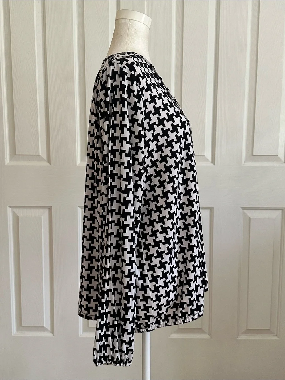 Michael Kors Top Blouse Black White Long Slit Sleeves Geometric Print Size XL